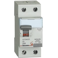 INTERRUTTORE DIFFERENZIALE SALVAVITA 2P 25 A GC723AC25 TICINO